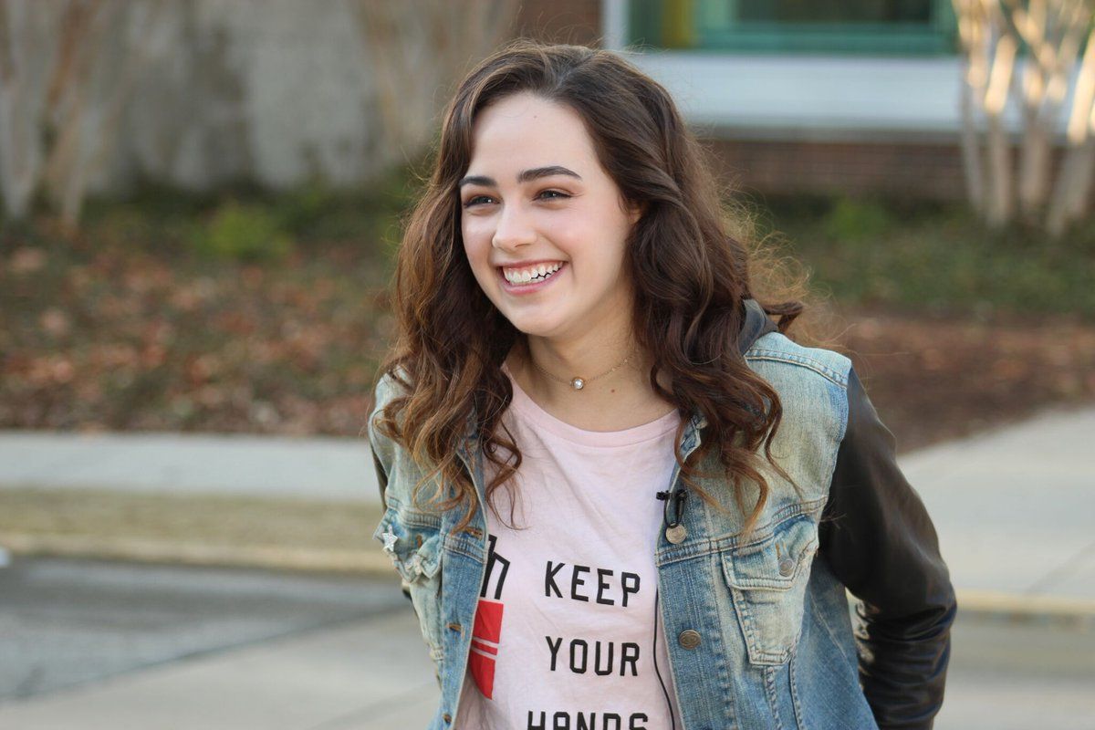 Mary Mouser em Samantha Larusso em Cobra Kai